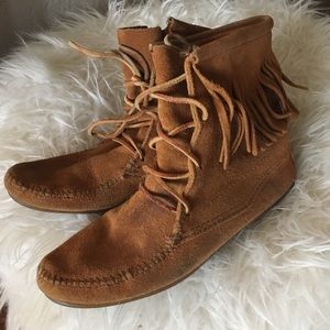 Minnetonka Tramper Fringe Booties